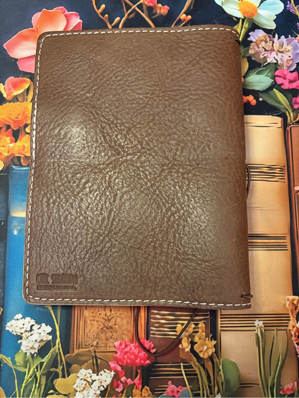 Chic Sparrow Crème brûlée leather journal cover in dark brown. B6 size. - Picture 3 of 4